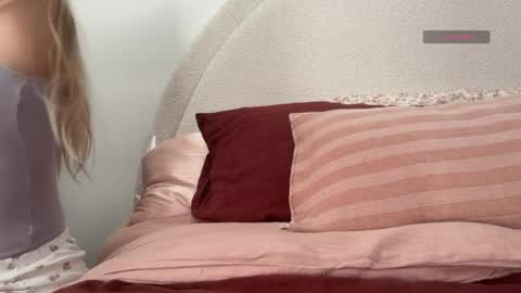 Snapshot of bellaryderr chatting on 03/25/26, 09:43 Isabella Ryder online show from 03/25/26, 09:43