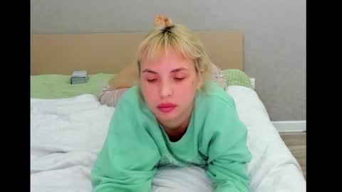 Bella Seen online show from 12/15/24, 05:42