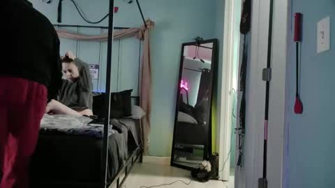 Bellaskeykeeper online show from 04/05/26, 04:37