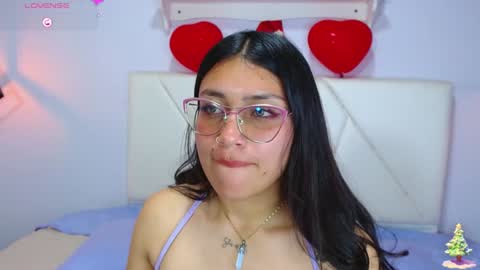 Snapshot of bellastonee1 chatting on 12/17/24, 04:23 bellastonee1 online show from 12/17/24, 04:23