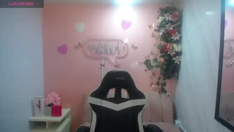 Snapshot of bellatrix_ch chatting on 07/05/26, 12:56 Bella online show from 07/05/26, 12:56