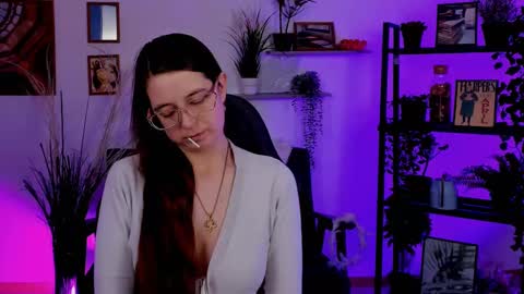 Snapshot of bellatrixllestrange chatting on 01/24/25, 01:45 Bella. Ntmu online show from 01/24/25, 01:45