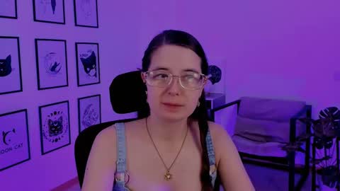 Snapshot of bellatrixllestrange chatting on 02/10/25, 11:02 Bella. Ntmu online show from 02/10/25, 11:02