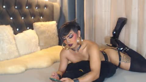 Snapshot of bellatrixxhuckerts chatting on 10/04/25, 09:29 B E L L A T R I X online show from 10/04/25, 09:29