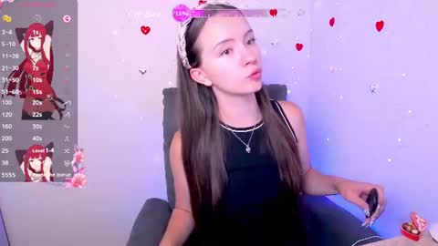 Snapshot of bellavelure66 chatting on 07/09/26, 01:53 bella online show from 07/09/26, 01:53