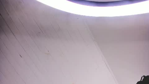 laukyubey             online show from 07/03/26, 12:11