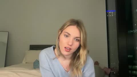 Snapshot of bellaxrxx chatting on 03/07/26, 06:21 Bella 3 online show from 03/07/26, 06:21