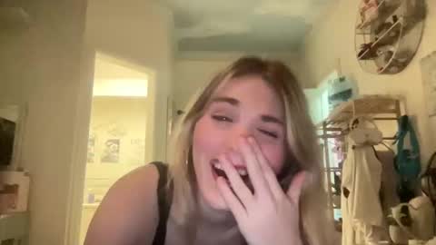 Snapshot of bellaxrxx chatting on 03/08/26, 07:12 Bella 3 online show from 03/08/26, 07:12