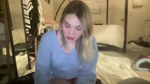 Snapshot of bellaxrxx chatting on 03/13/26, 04:52 Bella 3 online show from 03/13/26, 04:52