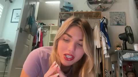 Snapshot of bellaxrxx chatting on 05/01/26, 03:16 Bella 3 online show from 05/01/26, 03:16