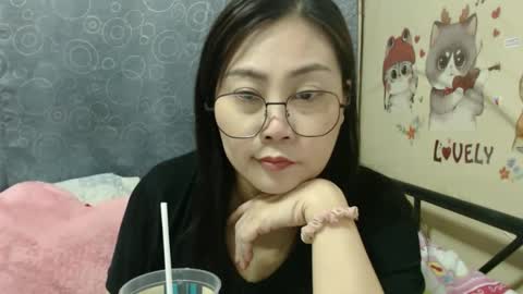 Snapshot of bellbabe chatting on 02/11/25, 10:37 Bella online show from 02/11/25, 10:37