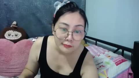 Snapshot of bellbabe chatting on 10/15/25, 10:10 Bella online show from 10/15/25, 10:10