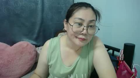 Snapshot of bellbabe chatting on 04/15/26, 04:52 Bella online show from 04/15/26, 04:52