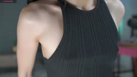 Snapshot of belle_adrienne chatting on 12/08/24, 11:57 Belle Adrienne  IG  online show from 12/08/24, 11:57