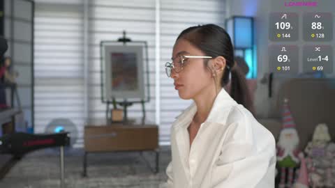 Snapshot of belle_adrienne chatting on 01/08/25, 01:00 Belle Adrienne  IG  online show from 01/08/25, 01:00