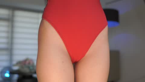 Snapshot of belle_adrienne chatting on 10/04/25, 11:14 Belle Adrienne  IG  online show from 10/04/25, 11:14