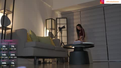 Belle Adrienne  IG  online show from 02/08/26, 11:46