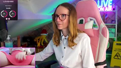 Snapshot of belle_alice chatting on 02/10/25, 01:44 Alice online show from 02/10/25, 01:44