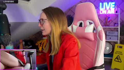 Snapshot of belle_alice chatting on 02/18/25, 07:43 Alice online show from 02/18/25, 07:43