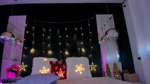 Snapshot of belle_kim chatting on 12/14/24, 09:29 Kim online show from 12/14/24, 09:29