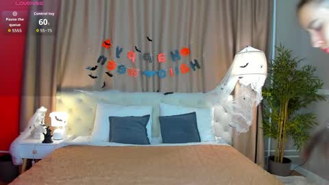 Snapshot of belle_wa1ker chatting on 10/28/25, 08:40 Belle online show from 10/28/25, 08:40