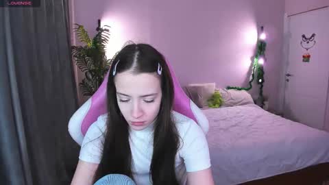 Snapshot of belle_wa1ker chatting on 12/18/25, 01:11 Belle online show from 12/18/25, 01:11