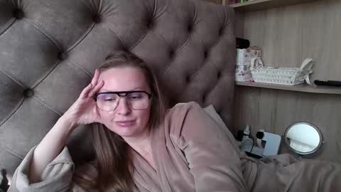 Snapshot of belleamiee chatting on 09/27/25, 12:10 Amelia online show from 09/27/25, 12:10