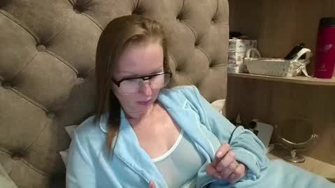 Snapshot of belleamiee chatting on 10/05/25, 05:44 Amelia online show from 10/05/25, 05:44