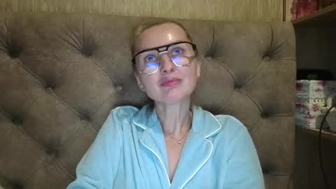 Snapshot of belleamiee chatting on 10/15/25, 04:29 Amelia online show from 10/15/25, 04:29