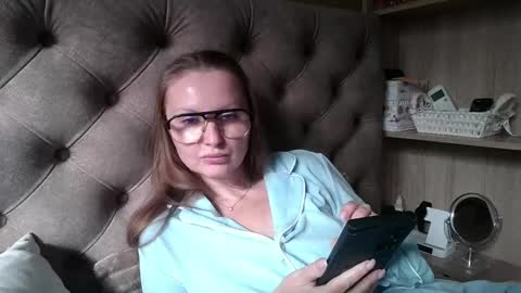 Snapshot of belleamiee chatting on 10/17/25, 11:24 Amelia online show from 10/17/25, 11:24