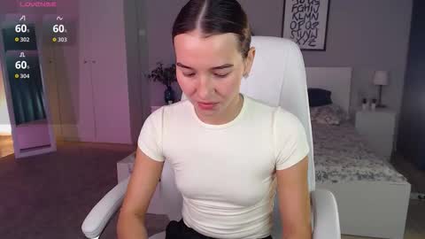 Bella online show from 10/10/25, 01:15