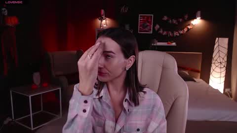 Bella online show from 10/23/25, 01:05