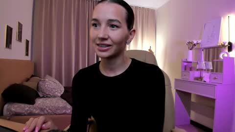 Bella online show from 11/14/25, 01:48