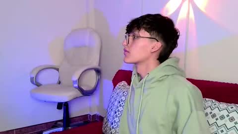 Neon online show from 10/14/25, 11:22