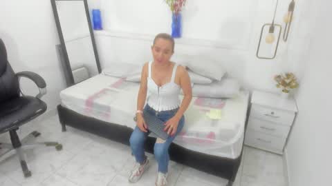 Snapshot of bellota_flak chatting on 12/29/24, 12:23 Bellota Flak online show from 12/29/24, 12:23