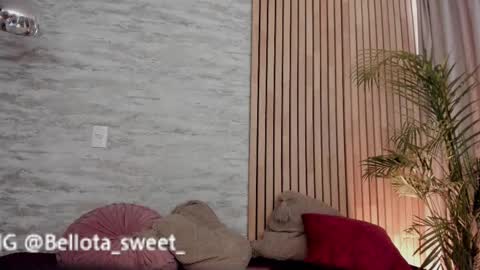 Snapshot of bellota_sweet chatting on 03/02/25, 08:29 Bella online show from 03/02/25, 08:29
