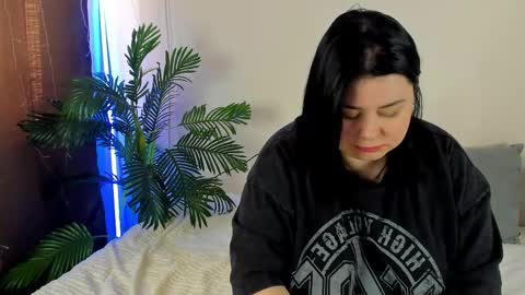 Snapshot of bellybooxo chatting on 10/21/25, 11:22 LinaBoo online show from 10/21/25, 11:22