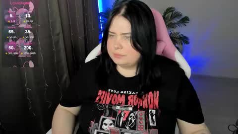 Snapshot of bellybooxo chatting on 12/21/25, 10:11 LinaBoo online show from 12/21/25, 10:11