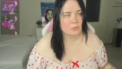 LinaBoo online show from 06/25/26, 08:41