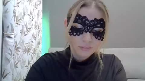 Demi Moore online show from 01/27/25, 07:35