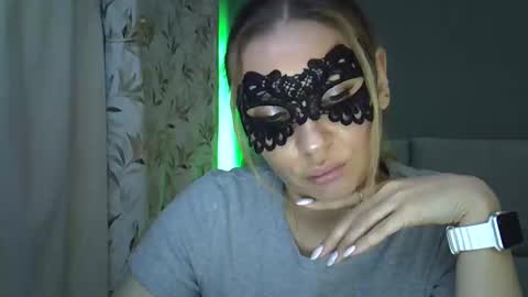 Demi Moore online show from 02/04/25, 11:06