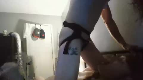 Snapshot of bemybrdnw chatting on 10/29/25, 09:33 bemybrdnw online show from 10/29/25, 09:33