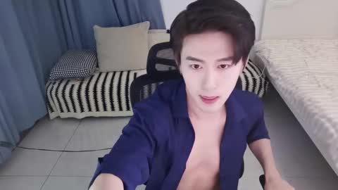 Snapshot of ben705676 chatting on 10/17/25, 03:14 Ben online show from 10/17/25, 03:14