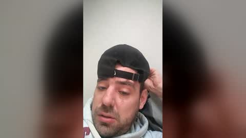 Snapshot of ben8296 chatting on 04/26/26, 05:21 ben8296 online show from 04/26/26, 05:21