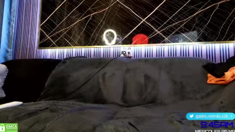 Snapshot of ben_blaze chatting on 03/25/26, 02:45 BEN online show from 03/25/26, 02:45