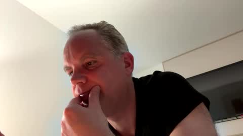 Snapshot of bencobra chatting on 03/25/26, 08:59 bencobra online show from 03/25/26, 08:59