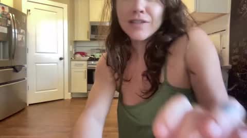 Snapshot of bendlikebecks chatting on 11/26/25, 05:03 bendlikebecks online show from 11/26/25, 05:03