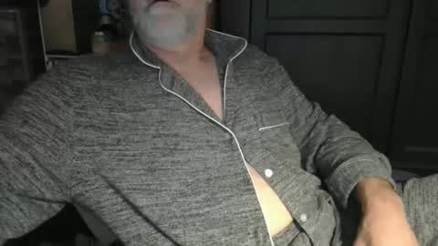 Snapshot of bendrinkin chatting on 12/25/24, 12:37 bendrinkin online show from 12/25/24, 12:37