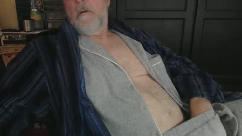 Snapshot of bendrinkin chatting on 01/17/25, 10:11 bendrinkin online show from 01/17/25, 10:11