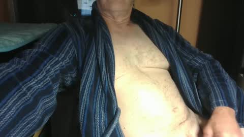 Snapshot of bendrinkin chatting on 09/20/25, 10:05 bendrinkin online show from 09/20/25, 10:05